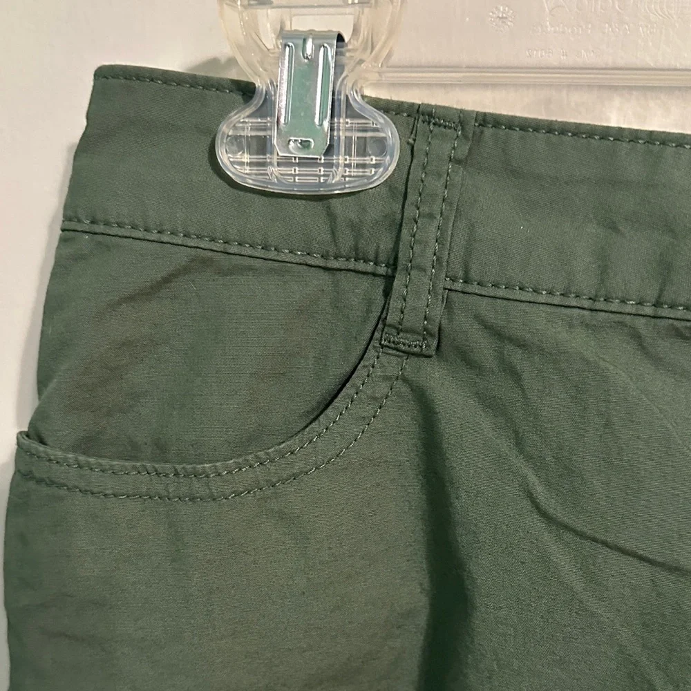 0221 Women’s St. John's Bay Women's‎ Green Skort size 8